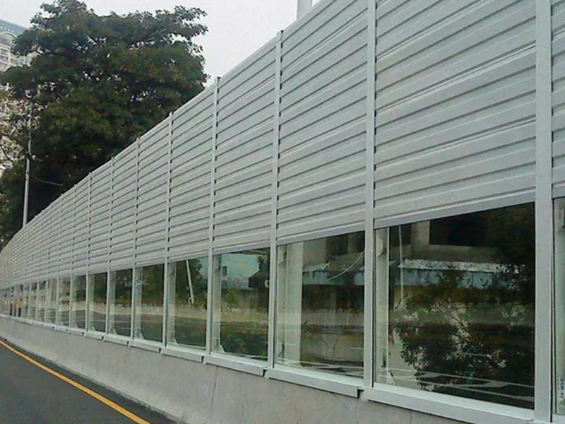 高速公路透明隔聲屏是如何降噪的呢？